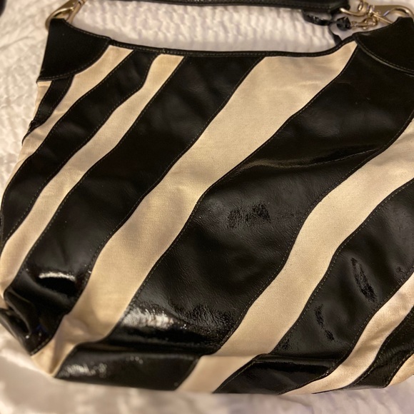 Authentic Dooney and Bourke handbag - Picture 3 of 3